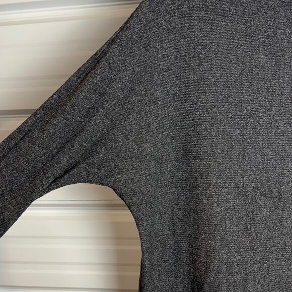 Matty M Gray Tunic with Relaxed Fit and Long Sleeves - Picture 4 of 5